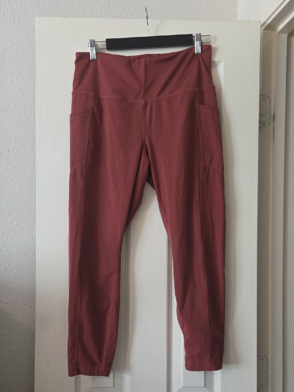 Yogalicious High-Waist Leggings with Side Pockets in Rust